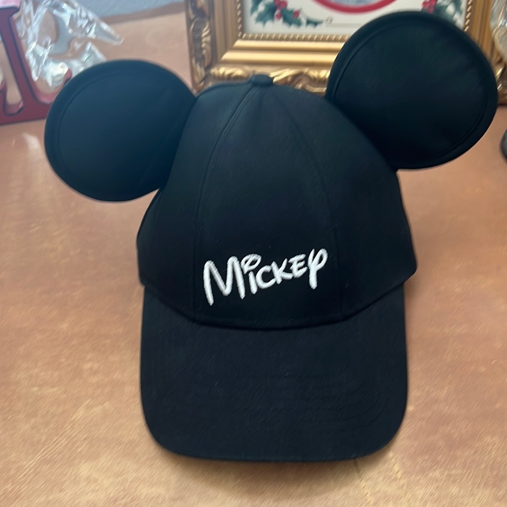 Disney Mickey hat with ears black